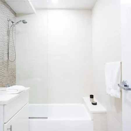 Apartment 809-3b With A Balcony By Columbus Circle New York
