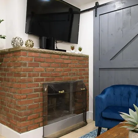 Apartment 75-5a Luxury 3br Duplex W&d In Unit Elevator *