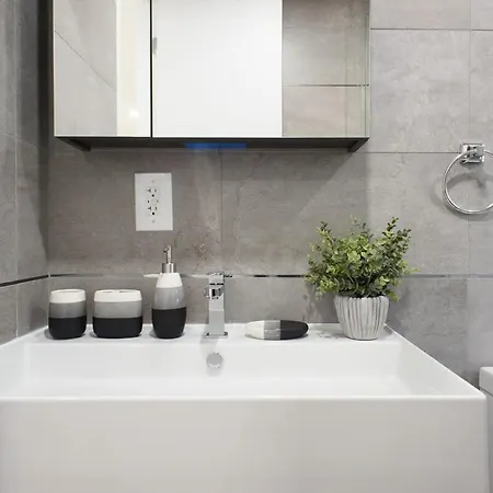 Apartment 75-5a Luxury 3br Duplex W&d In Unit Elevator *