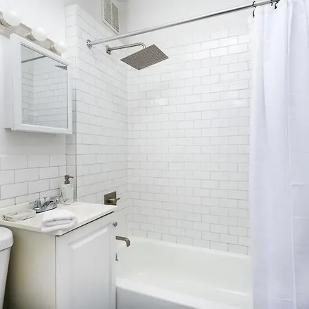 74-1c New With Private Outdoors - Gym Apartment