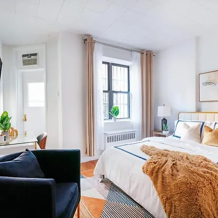 74-1c New With Private Outdoors - Gym Apartment
