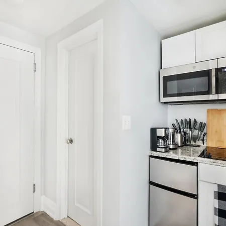 73-801 New 1br 1bth Uws Doorman Gym Apartment