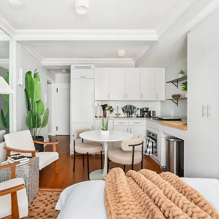 73-417 New Uws Doorman Gym Apartment New York