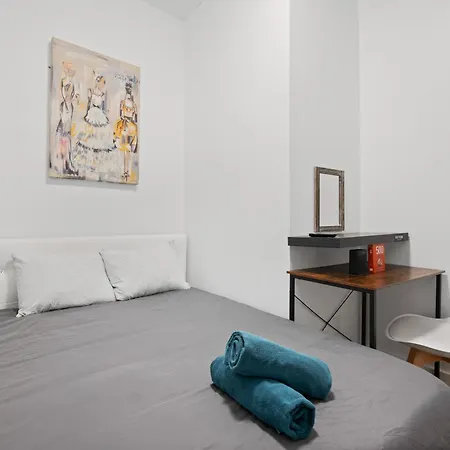 Bohemian Chinatown 3 Bedrooms Apartment