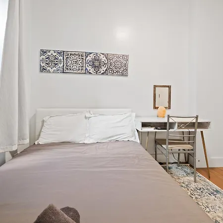Bohemian Chinatown 3 Bedrooms Apartment