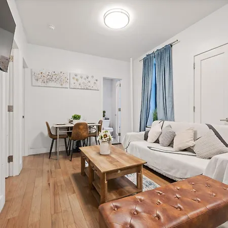 Bohemian Chinatown 3 Bedrooms Apartment *