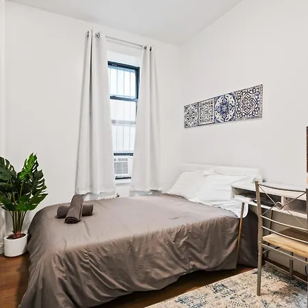 Bohemian Chinatown 3 Bedrooms *