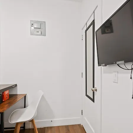 Bohemian Chinatown 3 Bedrooms Apartment New York