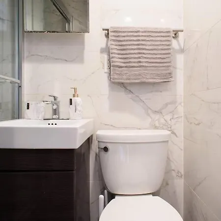 69-5a Celebrate The Season Modern Lower East Side 1br * New York
