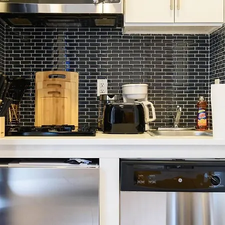 69-5a Celebrate The Season Modern Lower East Side 1br Apartment *