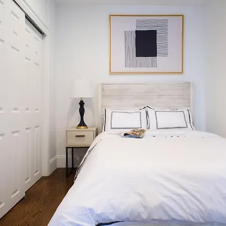 69-5a Celebrate The Season Modern Lower East Side 1br