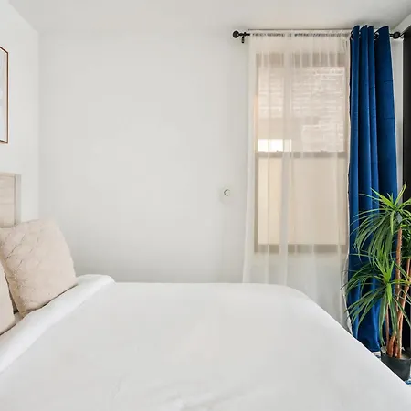69-3a Modern Getaway 1br Prime Lower East Side Brand New * New York