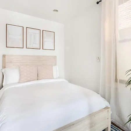 69-3a Modern Getaway 1br Prime Lower East Side Brand New