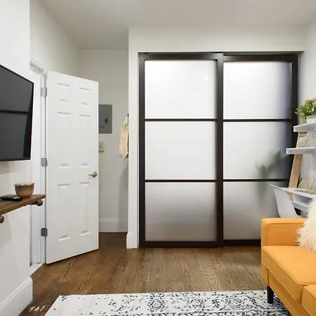 69 Les Apartments Apartment