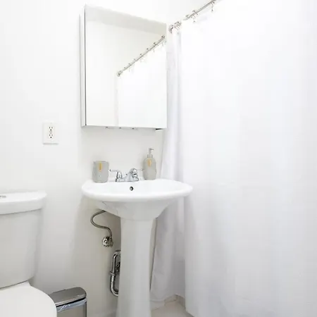 49-3b Newly Renovated 2br Wd Midtown East