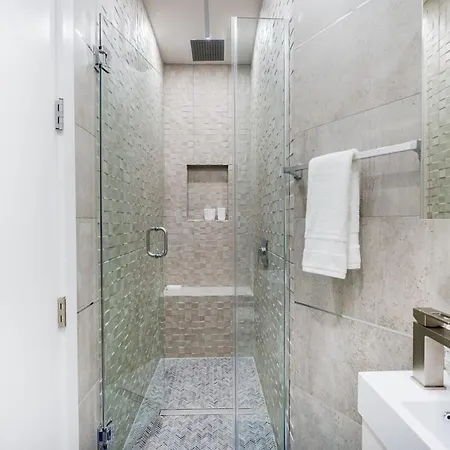 48 Midtown West Apt Apartment *