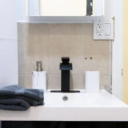 454-3w Prime Location 2br Newly Furnished Sleeps 5 *