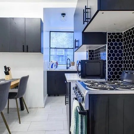 Apartment 454-3w Prime Location 2br Newly Furnished Sleeps 5 *