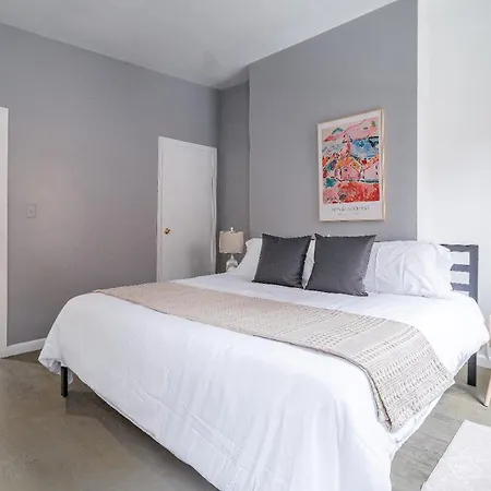 Unbeatable Location! 3bd 1ba Near Nyc's Popular Attractions! Apartment New York