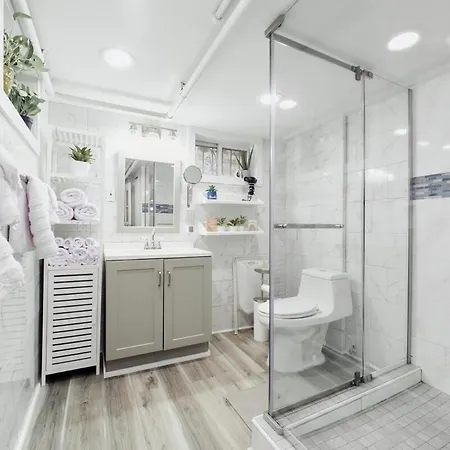 Apartment 3br Private Near Lga, Jfk, Manhattan, Northern Blvd New York