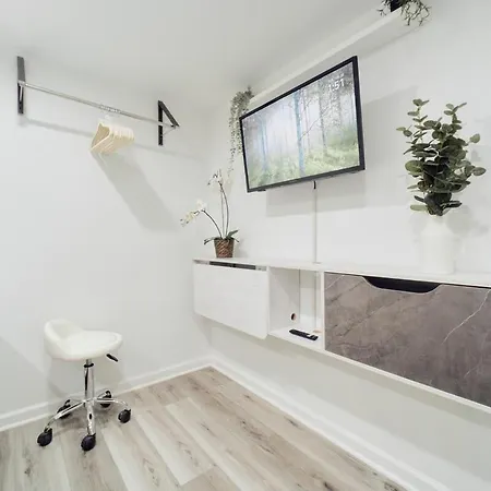 3br Private Near Lga, Jfk, Manhattan, Northern Blvd New York
