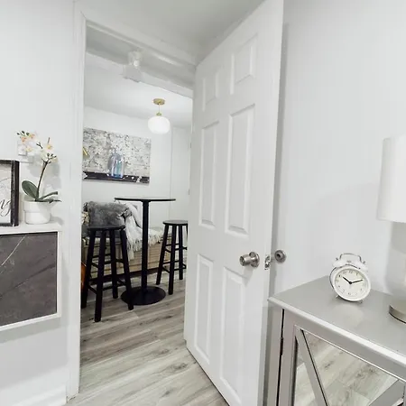 3br Private Near Lga, Jfk, Manhattan, Northern Blvd Apartment *