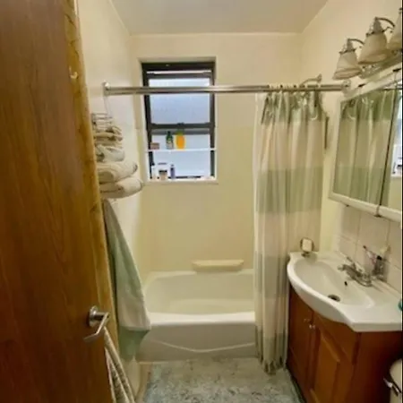 Large For 2 People Near Manhattan Homestay *