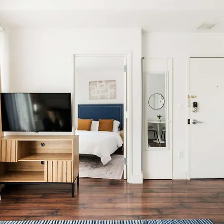 809-4a Columbus Circle New Bldg 1br W D *