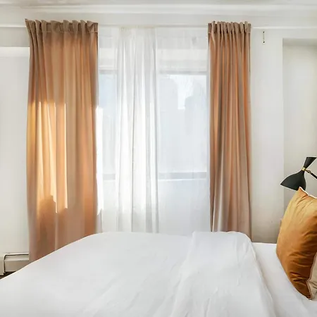 809-4a Columbus Circle New Bldg 1br W D *