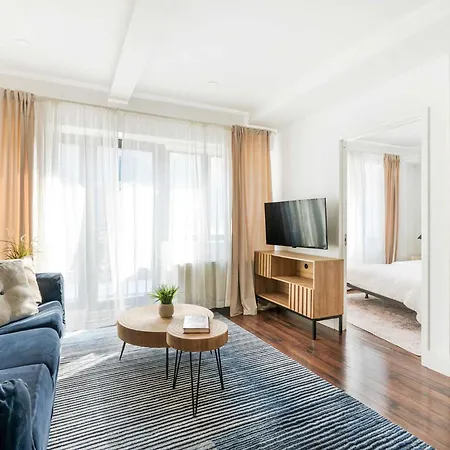 Apartment 809-4a Columbus Circle New Bldg 1br W D *