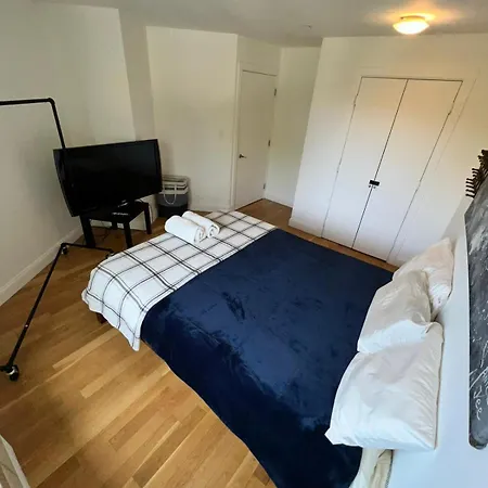 4 Peeps Inwilliamsburg Apartment New York