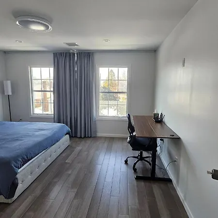 Beautifully Renovated 3-bedroom Guest *