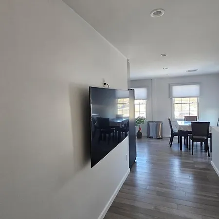 Beautifully Renovated 3-bedroom Guest Villa *