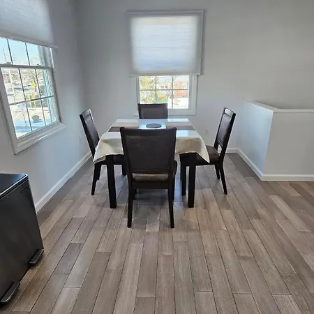 Beautifully Renovated 3-bedroom Guest * New York