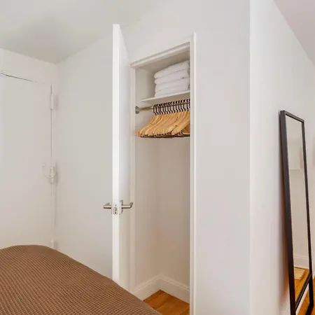 Apartment Midtown East 1br W Elevator Wd Nr Park Ave Nyc-1291