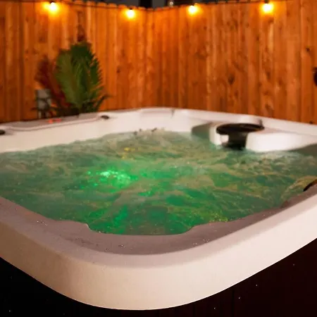 Guest With Hot Tub *