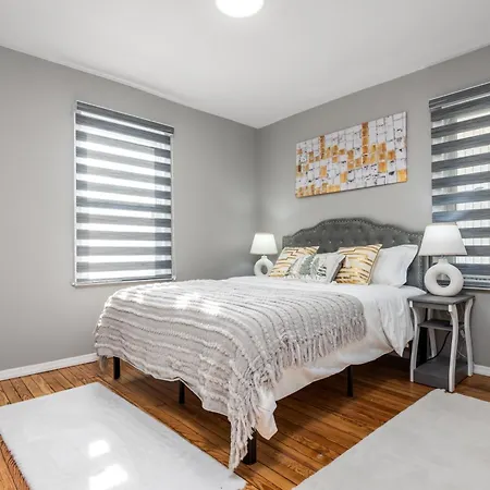 Urban Oasis Brooklyn Apartment *