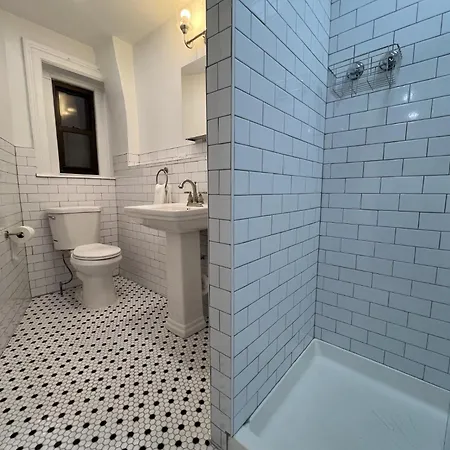 Guest house Share Historic Brownstone With The Host! *