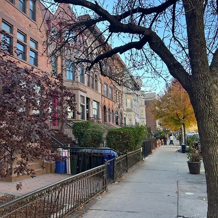 Guest house Share Historic Brownstone With The Host! New York