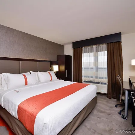 Hotel Fairfield & By Marriott Staten Island