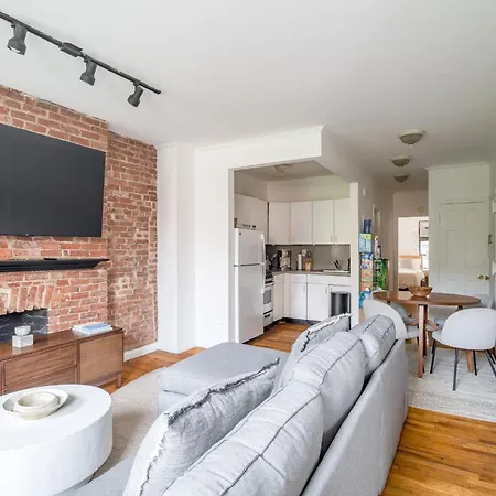 Wonderful 3bedroom 1bath Haven In Hells Kitchen Just Steps From Times Square