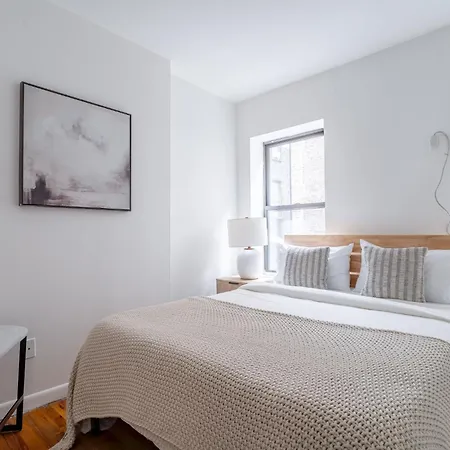 Wonderful 3bedroom 1bath Haven In Hells Kitchen Just Steps From Times Square Apartment New York