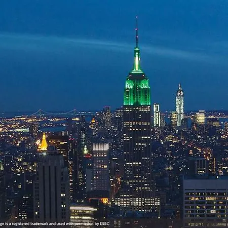 Steps To Times Square, Beyond The Edge, Empire State Building & More! Apartment *