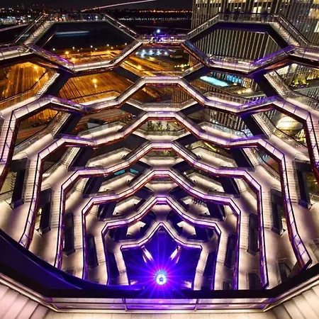 Apartment Steps To Times Square, Beyond The Edge, Empire State Building & More! *