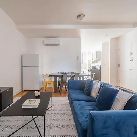 Steps To Times Square, Beyond The Edge, Empire State Building & More! Apartment