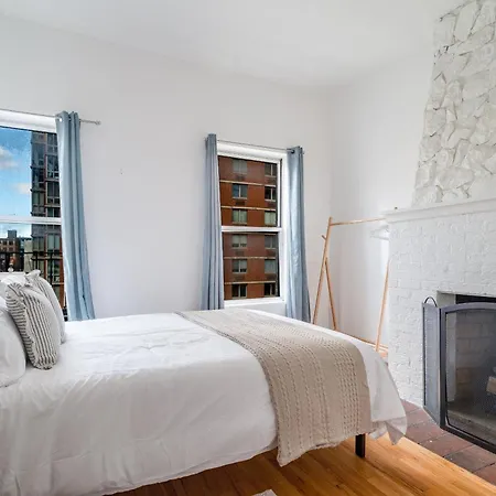 Apartment Steps To Times Square, Beyond The Edge, Empire State Building & More! *
