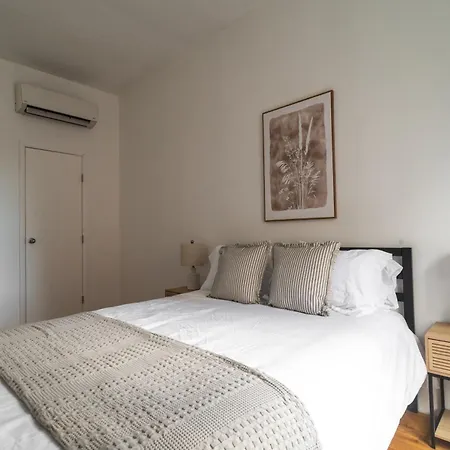 Steps To Times Square, Beyond The Edge, Empire State Building & More! Apartment *