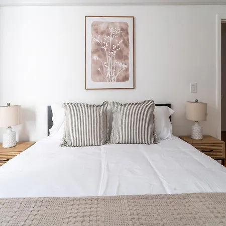 Steps To Times Square, Beyond The Edge, Empire State Building & More! Apartment New York