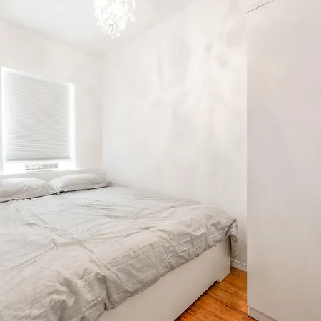 Luxurious 3 Bedroom Unit In Nyc *