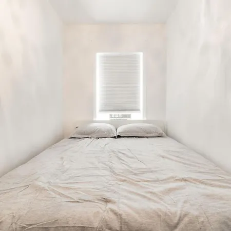Apartment Luxurious 3 Bedroom Unit In Nyc *